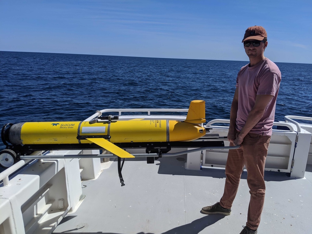 IMOS ocean gliders back in the water to observe a marine heatwave near Broome